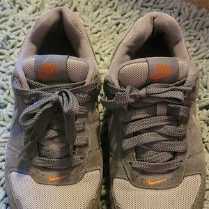 Men's 9/ Women's 11 Nike sneakers